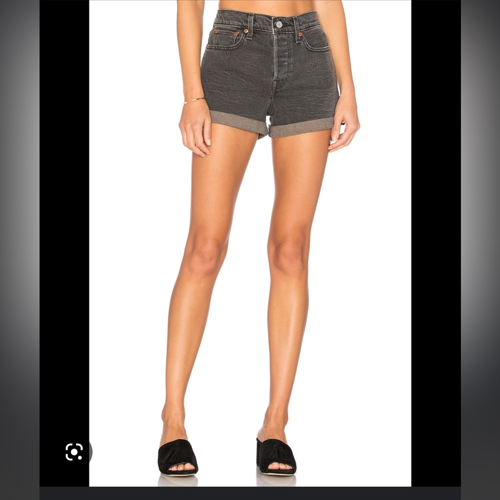 LEVI’S High Rise Wedgie Short in Beat Remix- size 24 NWOT